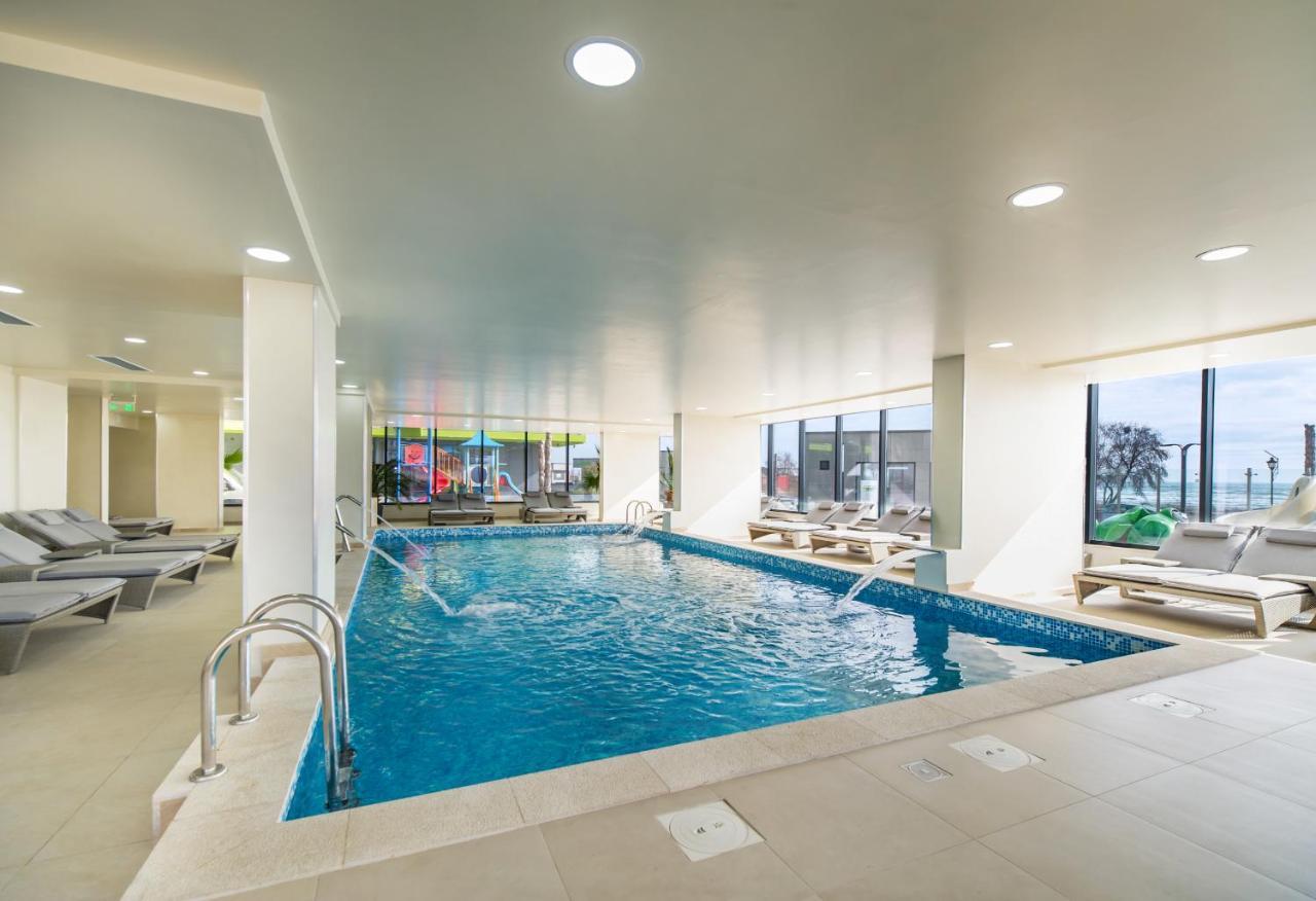 Seascape Apartment Alezzi Spa n Pool Beach Resort Mamaia Exterior foto